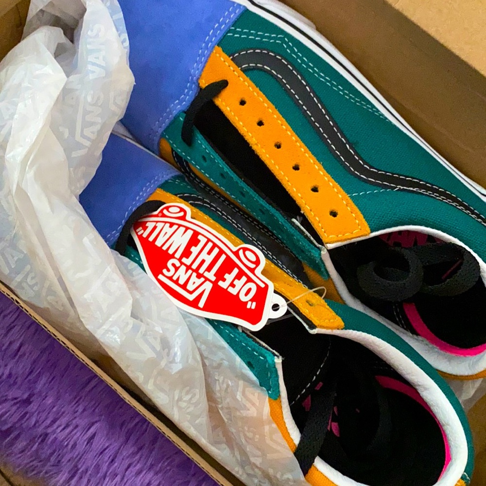Vans “of the wall”